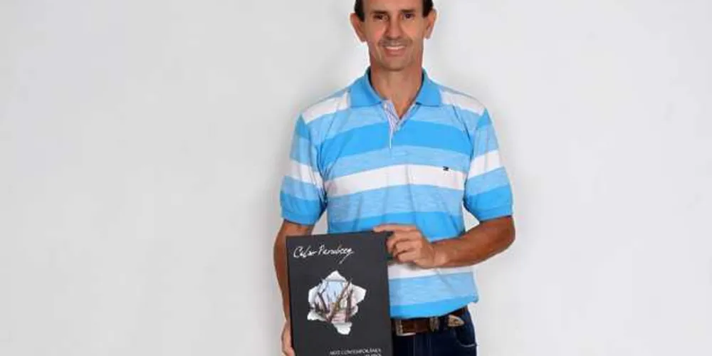 O artista ponta-grossense vai lançar um catálogo para comemorar quatro décadas dedicadas à arte