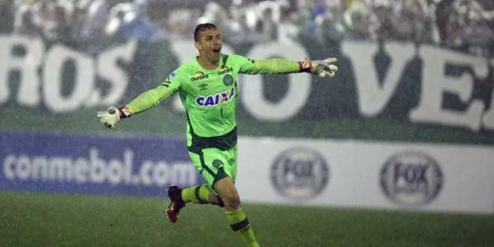Atleta foi uma das vítimas do trágico acidente de avião na Colômbia. Operário homenageou-o no jogo do título