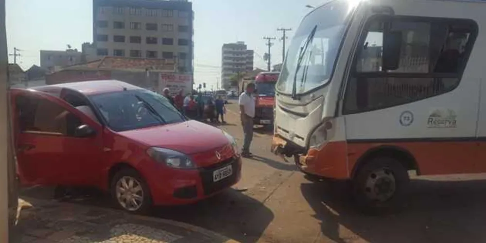 Imagem ilustrativa da imagem Colisão entre ônibus e carro deixa seis feridos em PG