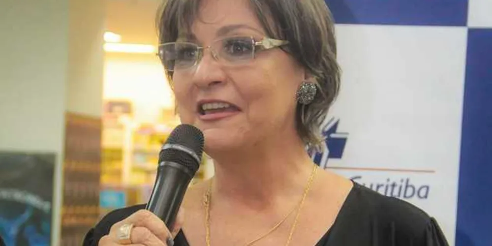 BDAY - A artista plástica Solange Leminski será muito cumprimentada nesta quarta feira (13) pela passagem de seu aniversário. Da coluna RC os votos de realizações.

