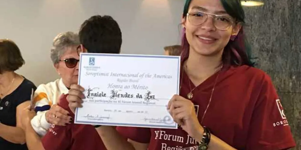 Inaiele Mendes da Luz, de 17 anos, representou o Clube Soroptimista Internacional de Ponta Grossa
