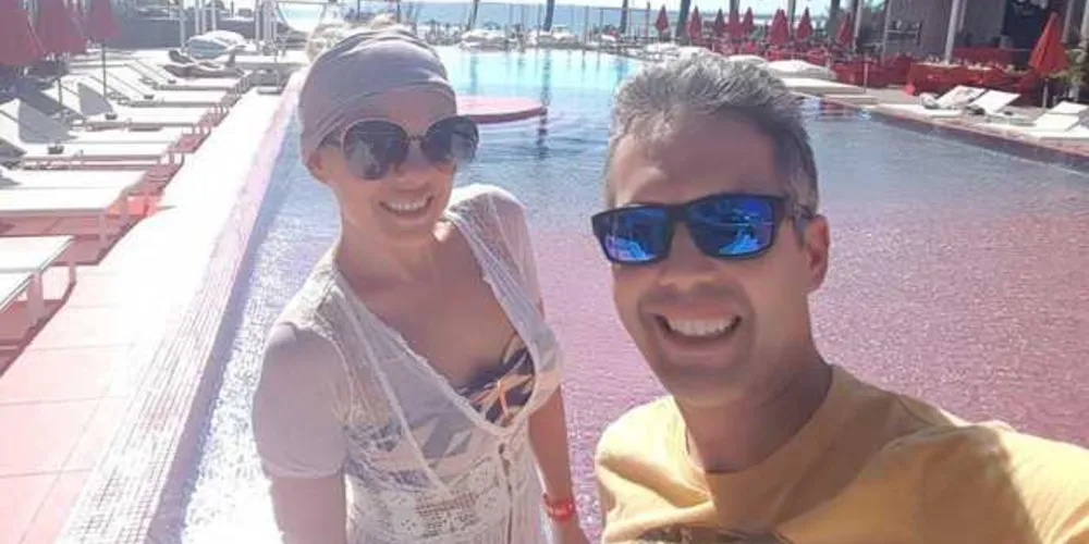 TRIP - O casal Fabio e Greice Perin curte temporada de férias e lazer em Ibiza na Espanha. Ibiza é a mais famosa das Ilhas Baleares. Os destaques turísticos na ilha estão por conta das suas espetaculares praias, sua capital (Patrimônio Mundial da Humanidade) e suas baladas.