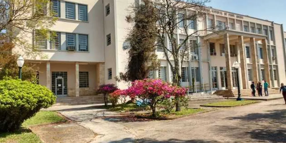 no dia 2 de outubro, a partir das 18h45, no Grande Auditório do Campus Central da UEPG