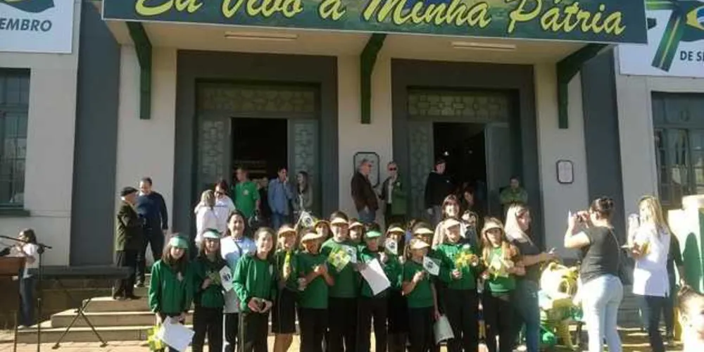 Valores patrióticos foram apresentados aos alunos