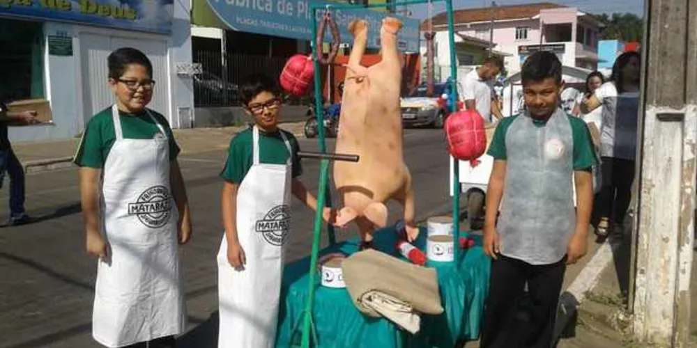 Estudantes durante Desfile da Semana da Pátria