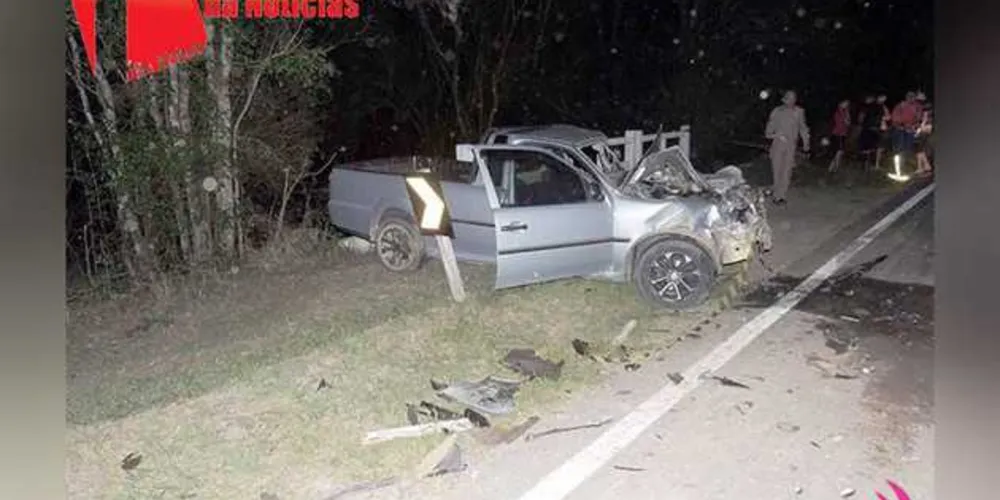 Acidente entre Saveiro e Ford F 350 ocorreu na PR-160, em Prudentópolis, na noite de quinta-feira 