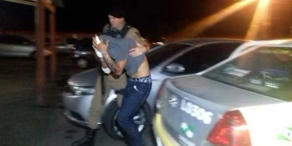 Imagem ilustrativa da imagem Após suposta ameaça à mãe, homem mata ex-presidiário na RMC