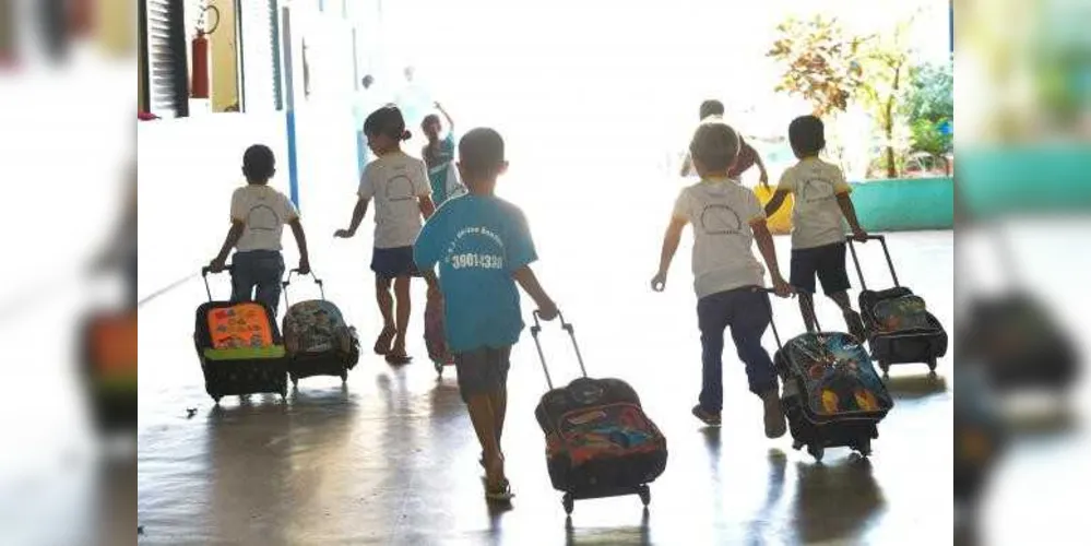 Imagem ilustrativa da imagem Pais devem se atentar a reajustes de mensalidades escolares