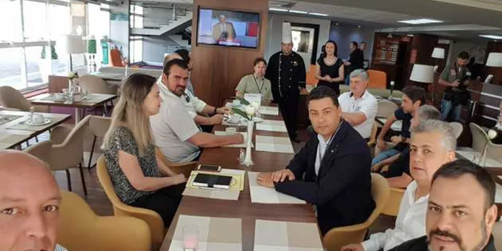 Reunião na manhã desta terça-feira acontece em hotel que fica às margens da rodovia