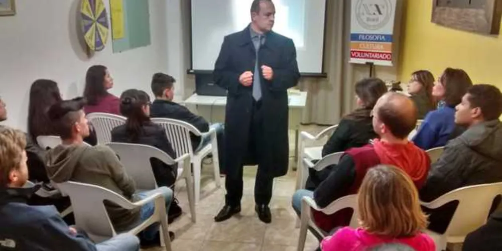 A palestra “Como lidar com a ansiedade” será proferida pelo professor Otávio Ribeiro.
