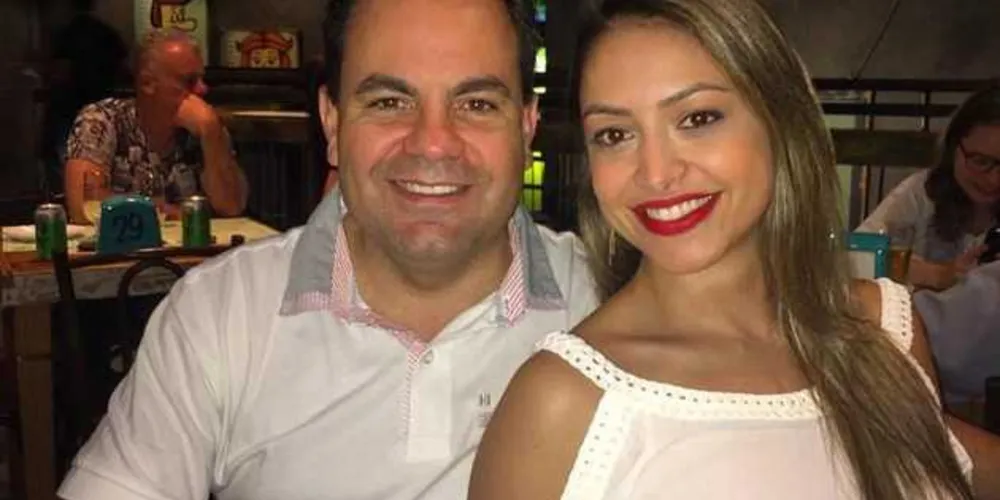 BDAY-A competente profissional da odontologia Danielle Andrade Hasselmann será muito cumprimentada pela passagem de seu aniversário nesta sexta feira (22). No registro especial, Danielle e seu marido Evaldo Hasselmann. Da coluna RC os votos de realizações.