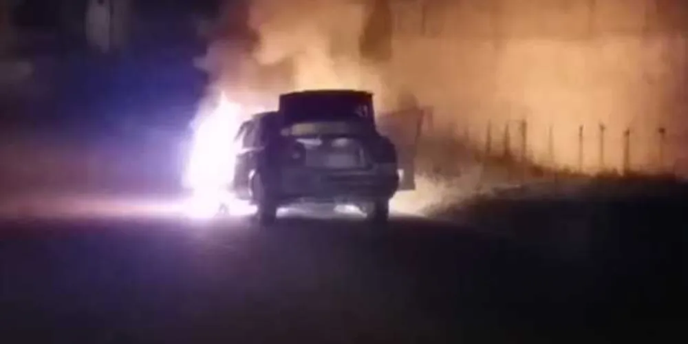 Imagem ilustrativa da imagem Pane no motor deixa veículo destruído no ‘Rio Verde’