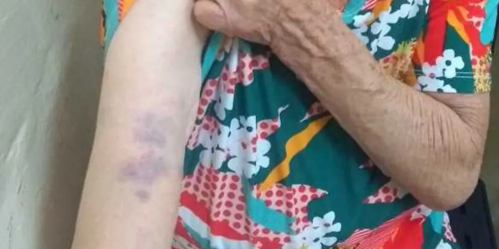 Imagem ilustrativa da imagem Mulher é detida suspeita de bater na mãe, de 78 anos