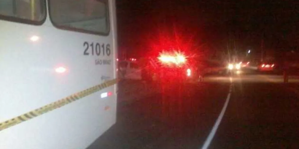 Imagem ilustrativa da imagem Troca de tiros dentro de ônibus termina com dois mortos e quatro feridos