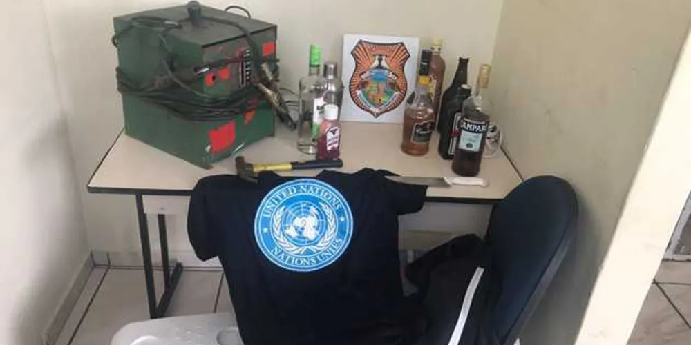 Preso foi flagrado em frente ao bar com objetos furtados do interior