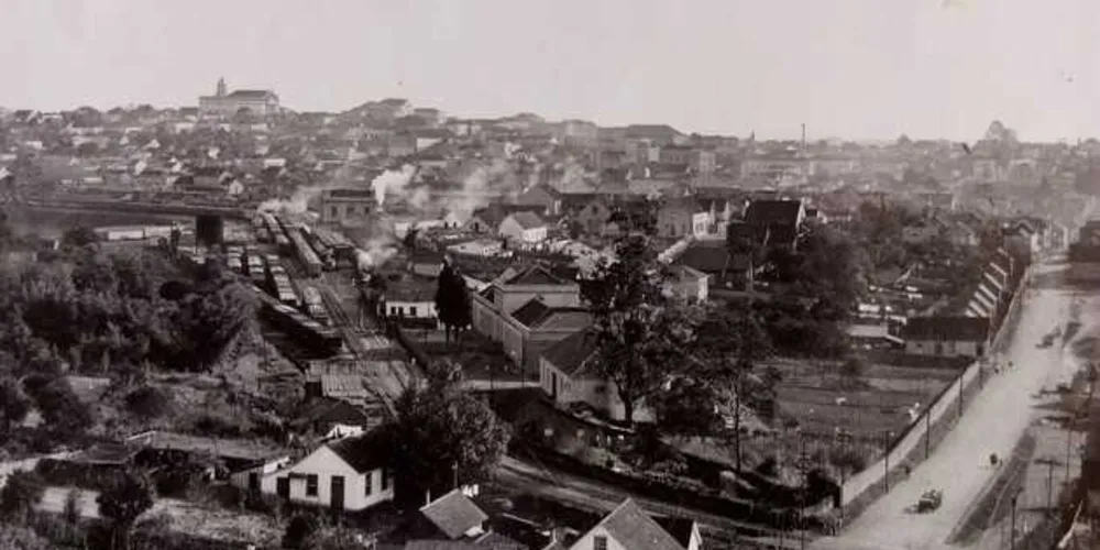 Panorâmica do pátio de trens da antiga Rede Viação Paraná-Santa Catarina