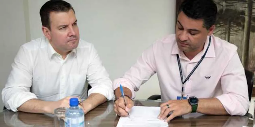 Em reunião realizada na Associação Comercial, Industrial e Empresarial de Ponta Grossa (ACIPG) a Prefeitura Municipal assinou a sua contrapartida na contratação do Programa Municipal de Atração de Investimentos (PMAI). O projeto é uma parceria entre o governo municipal, que está investindo R$ 100 mil, e a ACIPG, que entrou com R$ 50 mil, e está sendo desenvolvido pela ParanáDesenvolvimento.
Ponta Grossa, 25/09/2017.
Foto: Divulgação
