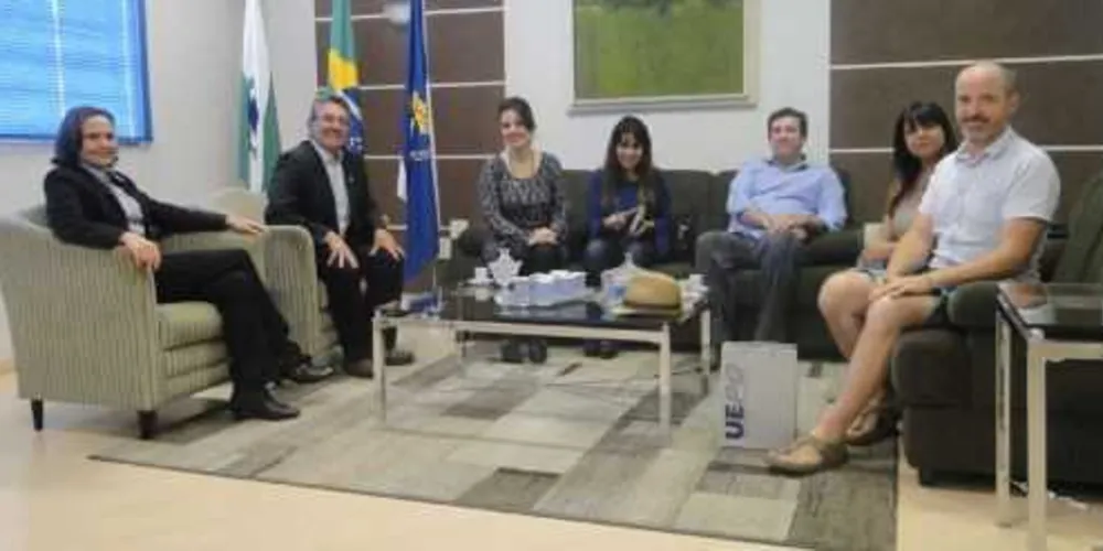 Imagem ilustrativa da imagem UEPG recebe visita de pesquisador francês
