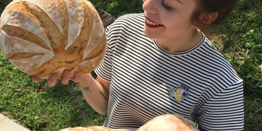  Os pães da Agda de Britto são pães que contém apenas 5 ingredientes: trigo, água, sal, amor e técnica.