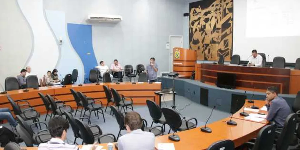 Secretário de Finanças, Cláudio Grokoviski, apresentou proposta de orçamento em audiência pública na Câmara