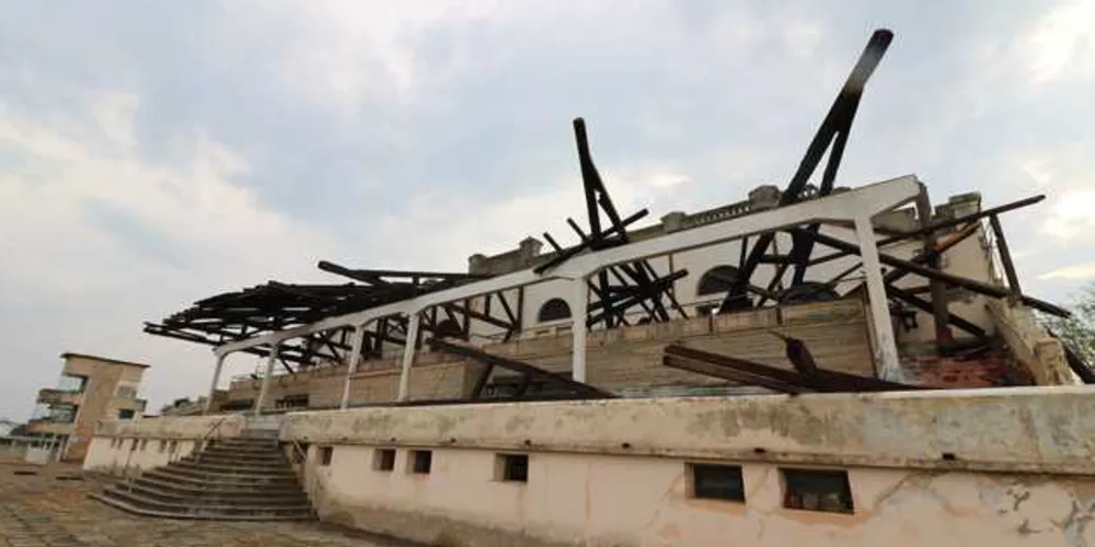 Jóquei Clube de Ponta Grossa ficou destruído com vendaval