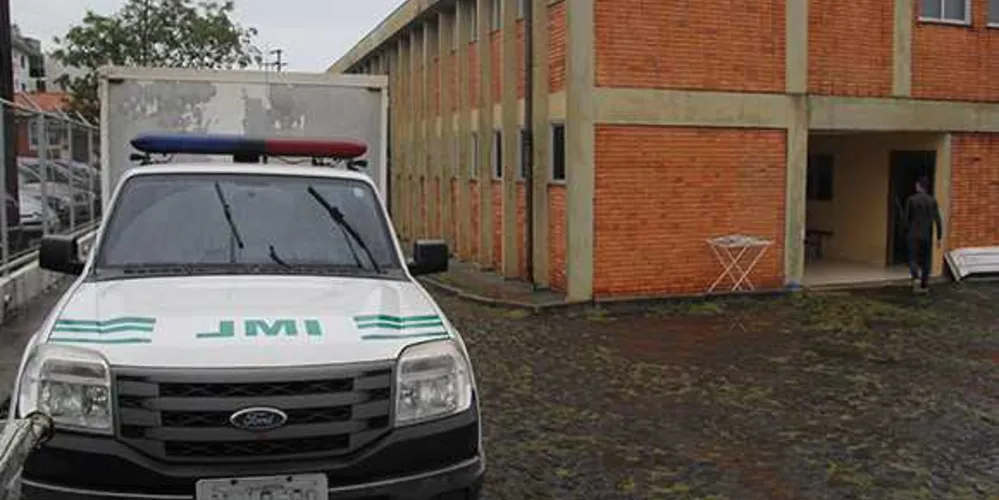 Motorista do terceiro caminhão morreu ainda no local do acidente e corpo foi para o IML de PG