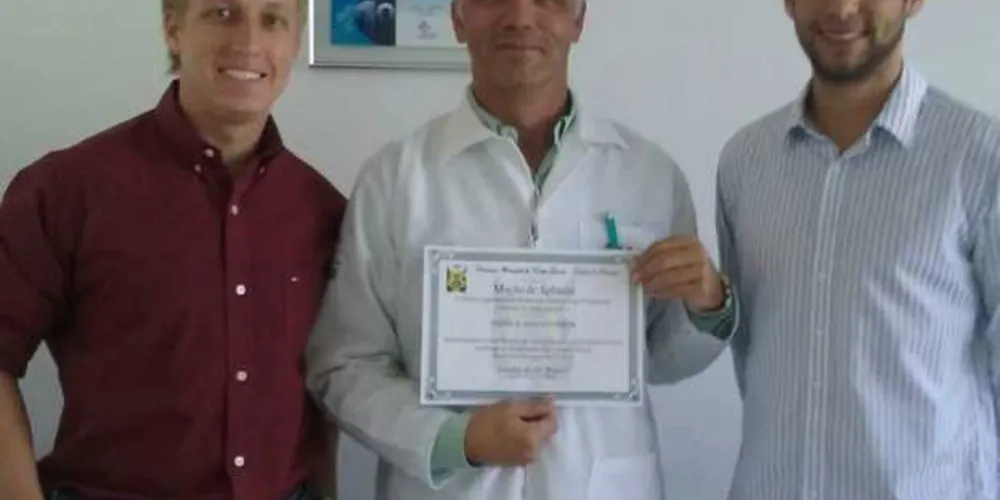 Imagem ilustrativa da imagem Rudolf discute melhorias e entrega homenagem no Hospital Regional