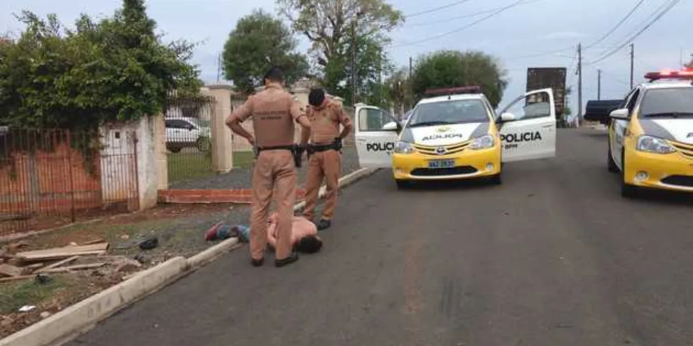 Suspeito foi levado para a delegacia por resistência e desacato