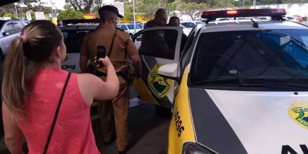 Imagem ilustrativa da imagem Homem é preso suspeito de filmar partes íntimas de crianças