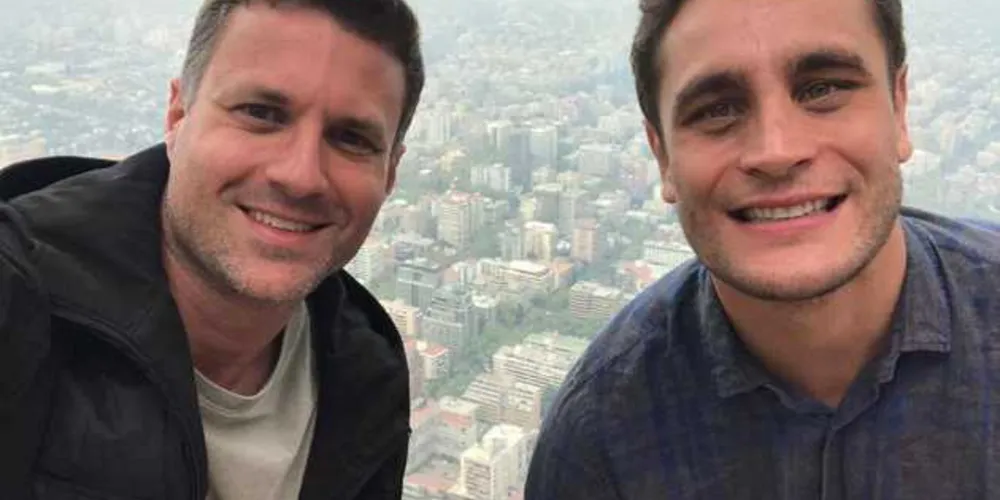 TRIP – André Panatto e Symon Hilgemberg tiraram alguns dias de suas compromissadas agendas, para curtirem momentos de descanso e lazer. No roteiro, o Chile, um destino apaixonante, para ser apreciado aos poucos. Sua geografia de extremos, localizada entre o Pacífico e a Cordilheiras dos Andes, garante aos visitantes uma das viagens mais cenográficas de todo o continente.