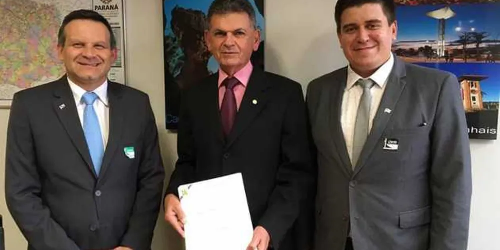 Imagem ilustrativa da imagem Em Brasília, Vinícius Camargo busca recursos para reforma de ginásios