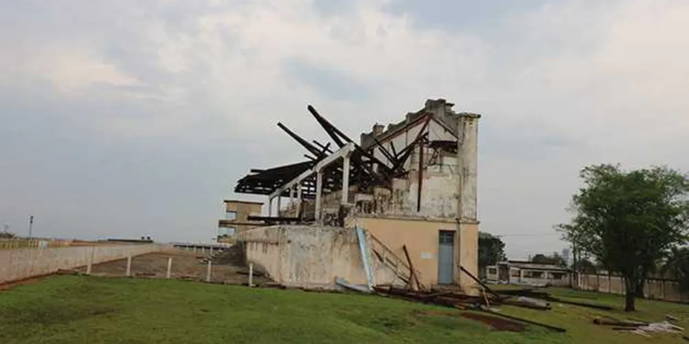 Temporal destruiu arquibancada do Jóquei Clube de Ponta Grossa