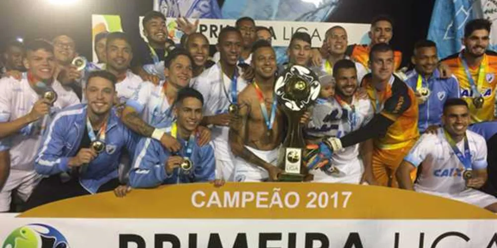 Londrina ergueu a taça após bater o Galo nos pênaltis no Estádio do Café