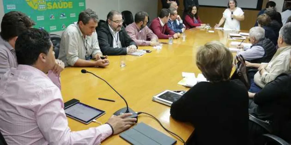 Questões foram apresentadas pela Procuradoria Geral em reunião com secretários, prefeito e vice-prefeita 