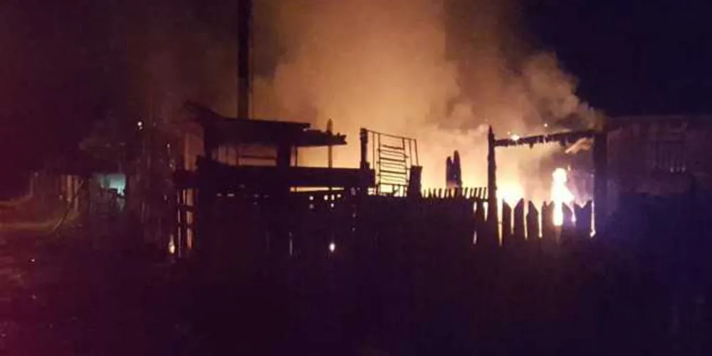 Imagem ilustrativa da imagem Residência na Vila Cipa é consumida por incêndio