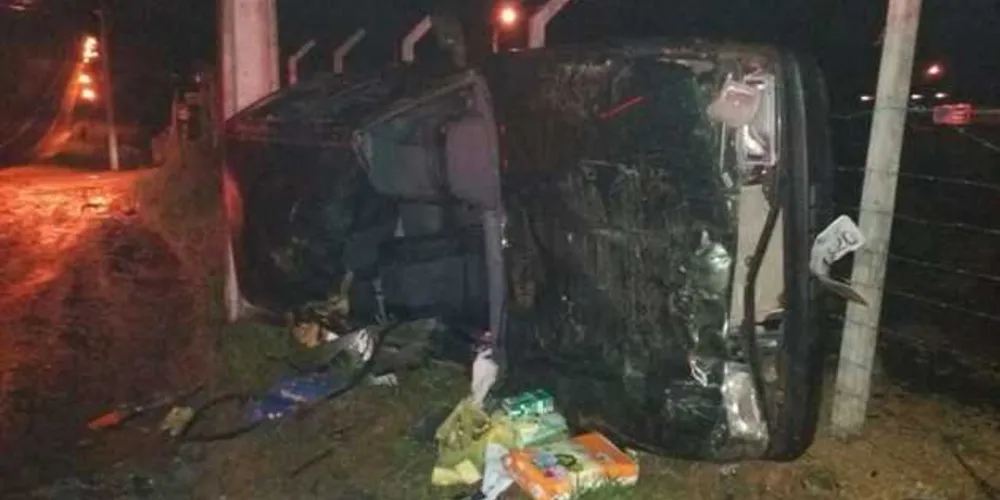 Imagem ilustrativa da imagem Motorista morre ao carro atingir cavalo na BR-153 em Irati