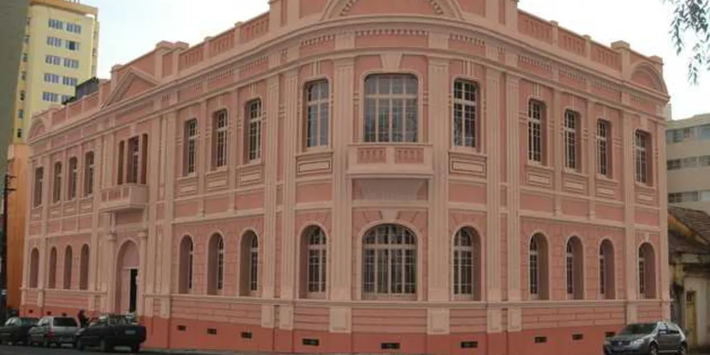 Imagem ilustrativa da imagem UEPG celebra duas décadas de editora e reabre museu
