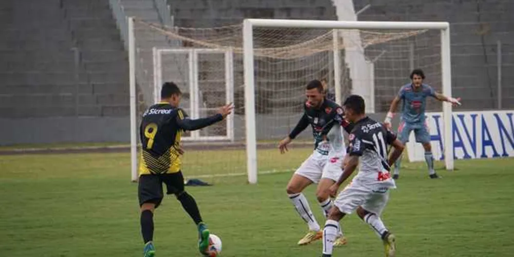 Os dois gols do empate em 1 a 1 foram marcados nos acréscimos do segundo tempo