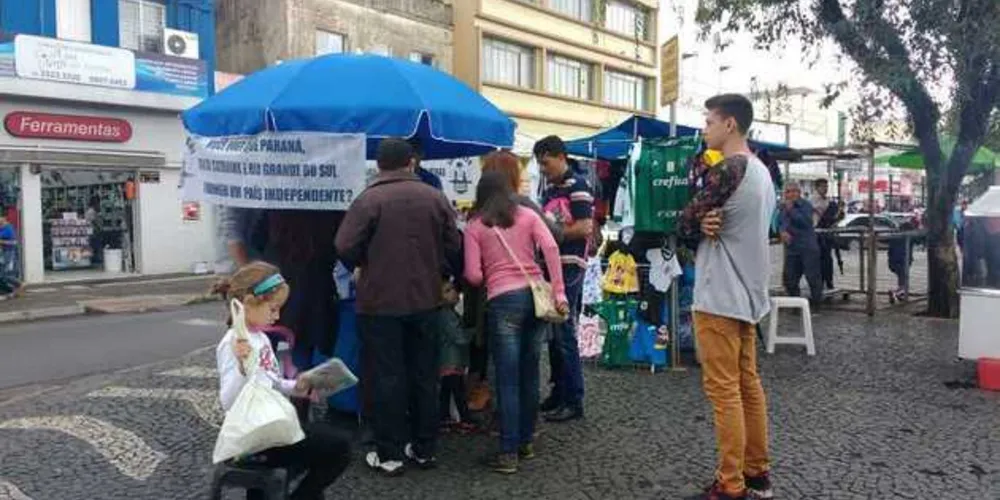 Em Ponta Grossa, a urna recebeu votos próximo ao Terminal Central/Foto: Divulgação/Aline Vianna
