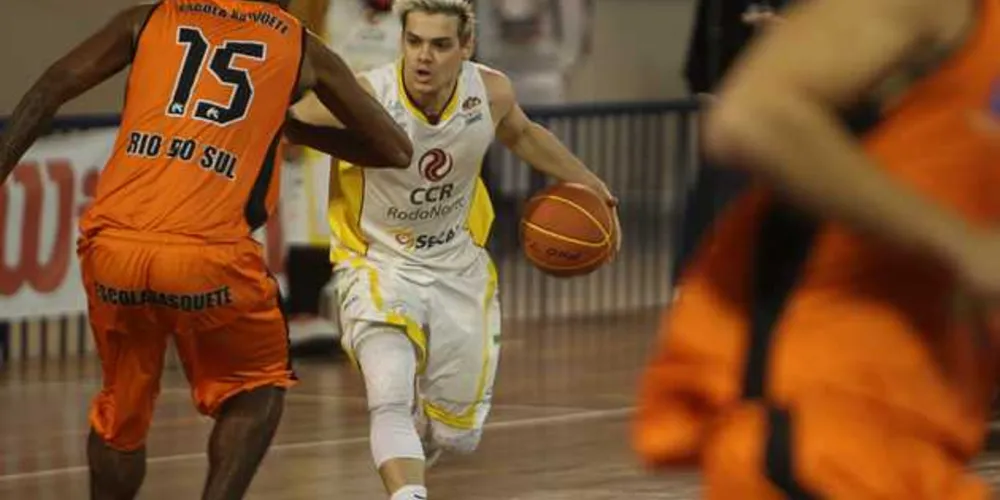 Na vitória contra Maringá, o armador Lucas Duso (foto) foi o cestinha da partida com 18 pontos 