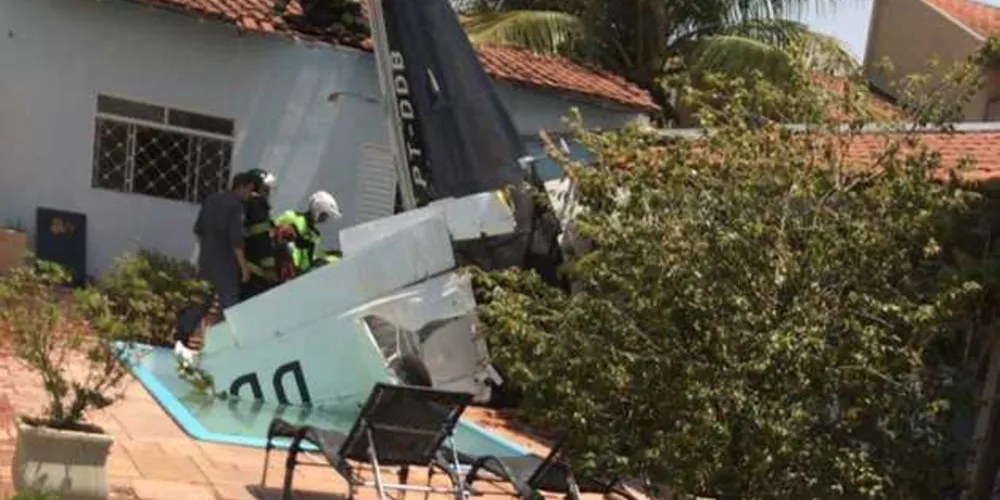 Imagem ilustrativa da imagem Queda de avião sobre casa deixa três mortos em SP