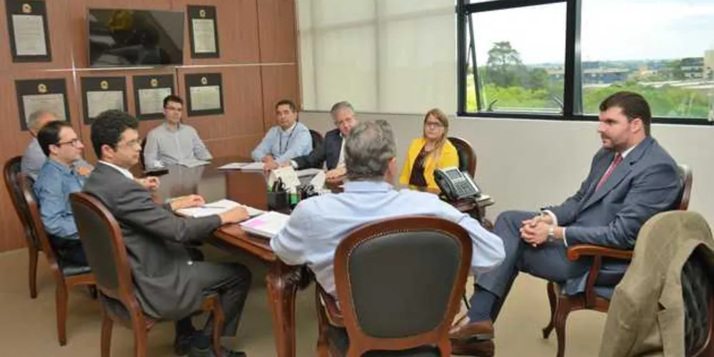 Prefeita de Arapoti visita Cohapar para acompanhar andamento de projeto de 100 moradias 