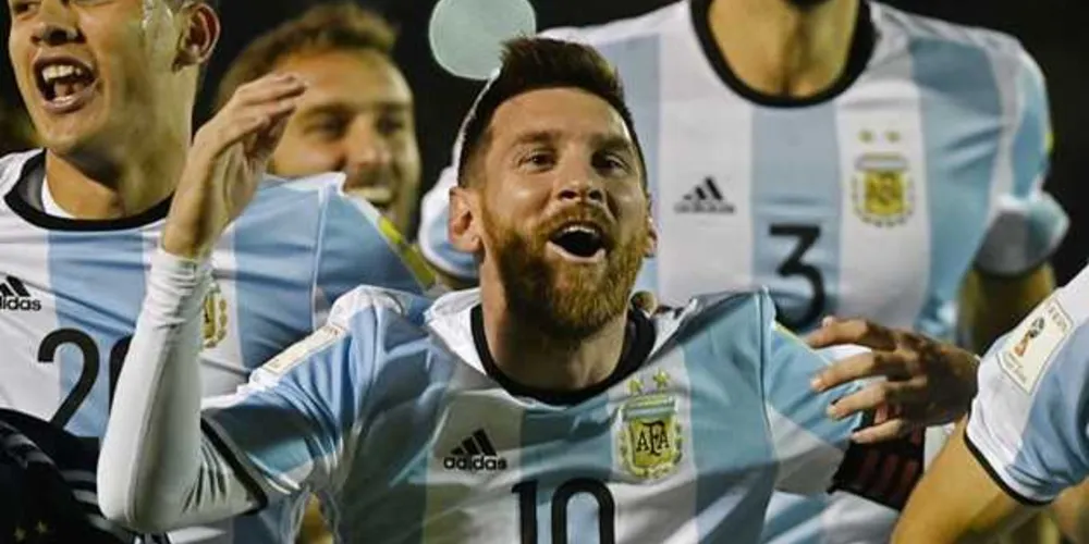 Messi marcou os três gols da vitória da Argentina sobre o Equador
