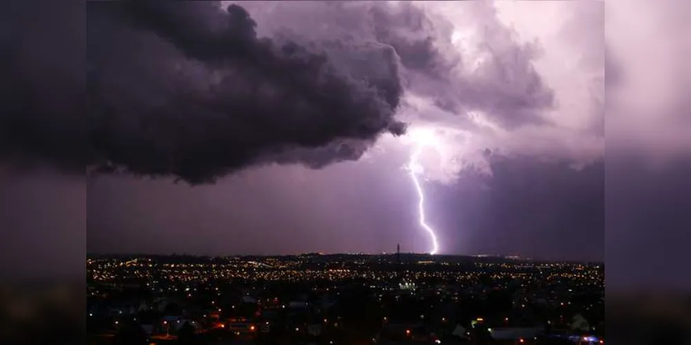 A Coordenadoria Estadual de Proteção e Defesa Civil irá enviar a partir desta segunda-feira (16) alertas de eventos meteorológicos severos por mensagens de texto (SMS) a todos os 399 municípios paranaenses/Foto: José Fernando Ogura/Reprodução Agência de Notícias do Paraná