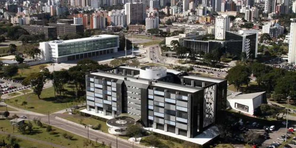 O expediente retorna normalmente na segunda-feira (16).