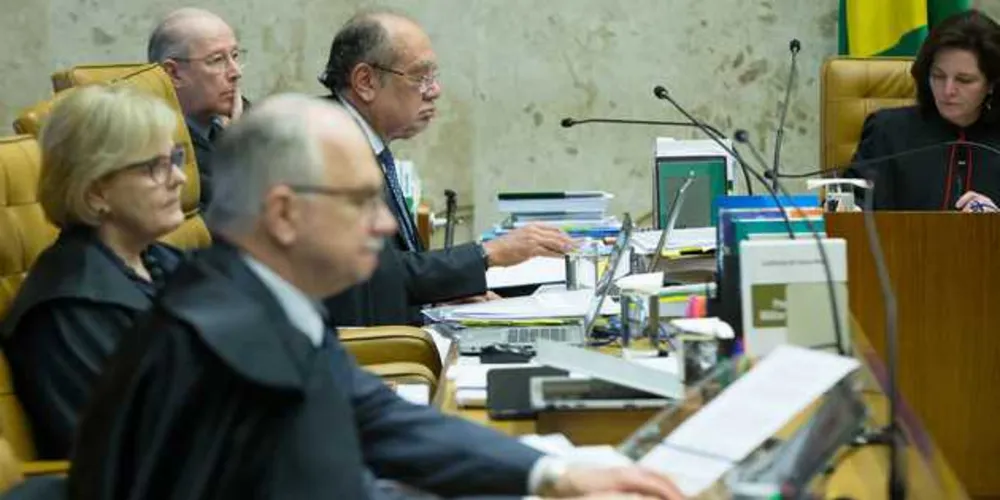STF decide que parlamentar não pode ser afastado sem aval do Congresso