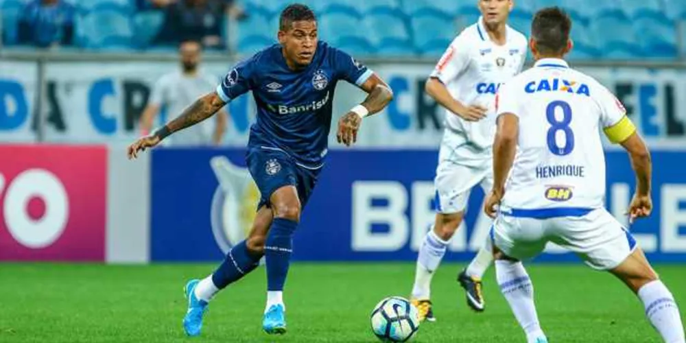 Raposa mantém sequência de oito jogos invicto e agora ocupa a segunda posição na tabela do Brasileirão