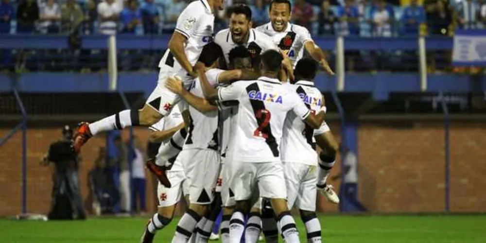 Vitória fora de casa deixa cariocas com seis pontos à frente do Z4