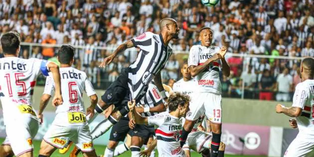 Com a vitória, mineiros se afastam do Z4 e chegam aos 37 pontos