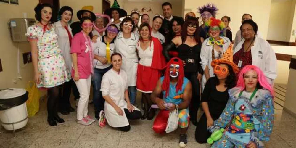 Pacientes se divertiram com a presença de super-heróis, fadas, princesas e palhaços para celebrar o Dia das Crianças